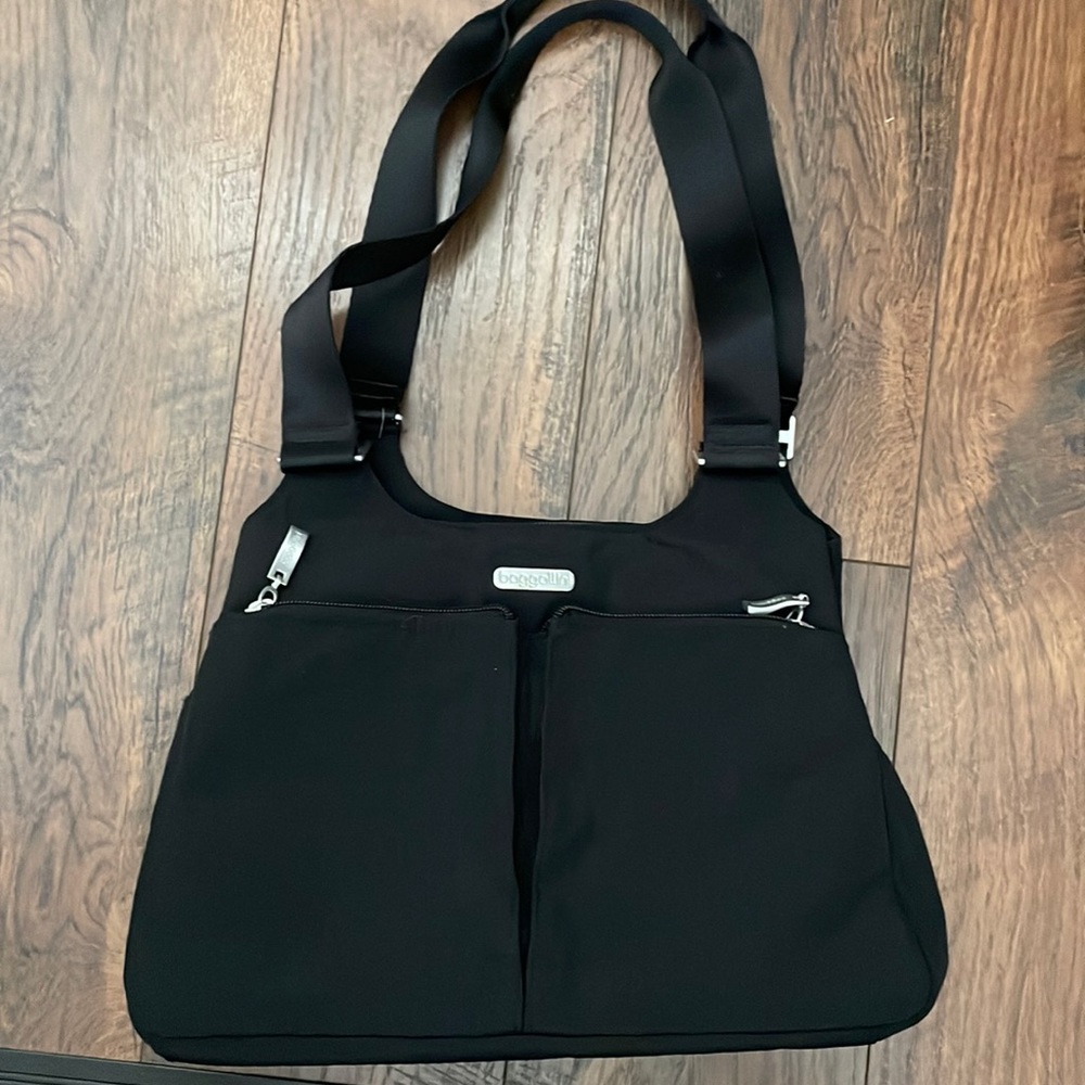 Baggallini black purse